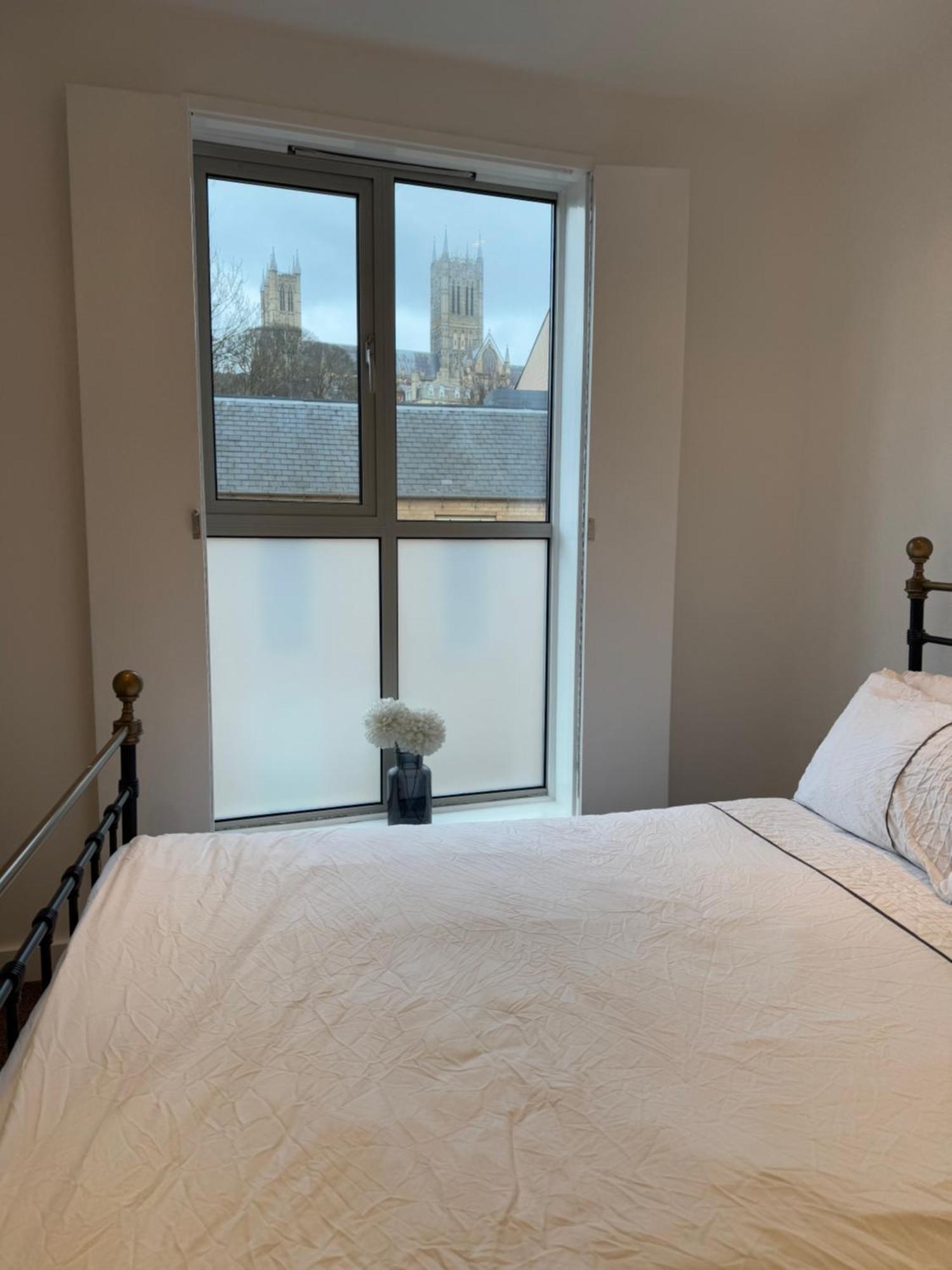 Central, Modern And Peaceful, Lovely Cathedral Views, Two-Bed Apartment With 40" Smart Tv & Free Onsite Parking Линкълн Екстериор снимка