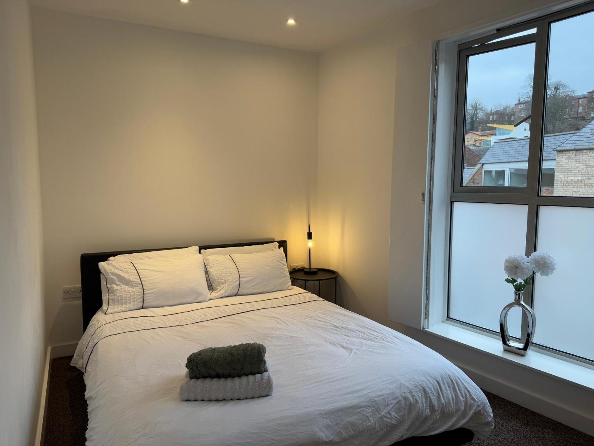 Central, Modern And Peaceful, Lovely Cathedral Views, Two-Bed Apartment With 40" Smart Tv & Free Onsite Parking Линкълн Екстериор снимка