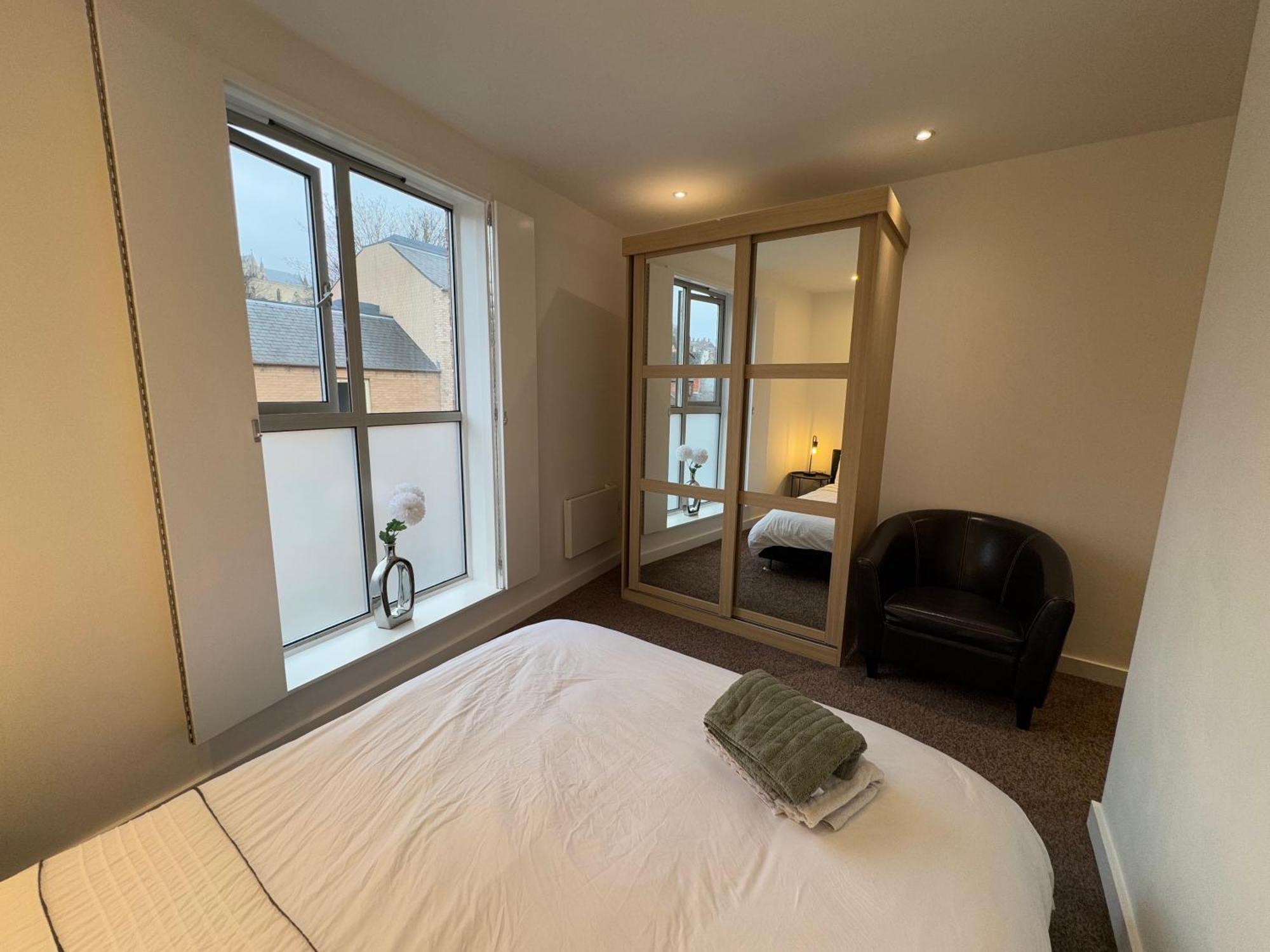 Central, Modern And Peaceful, Lovely Cathedral Views, Two-Bed Apartment With 40" Smart Tv & Free Onsite Parking Линкълн Екстериор снимка