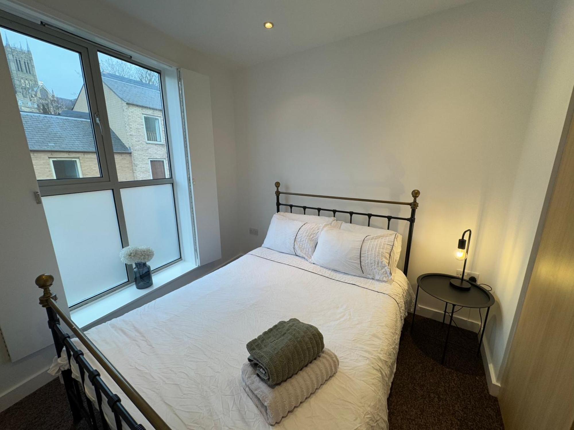 Central, Modern And Peaceful, Lovely Cathedral Views, Two-Bed Apartment With 40" Smart Tv & Free Onsite Parking Линкълн Екстериор снимка